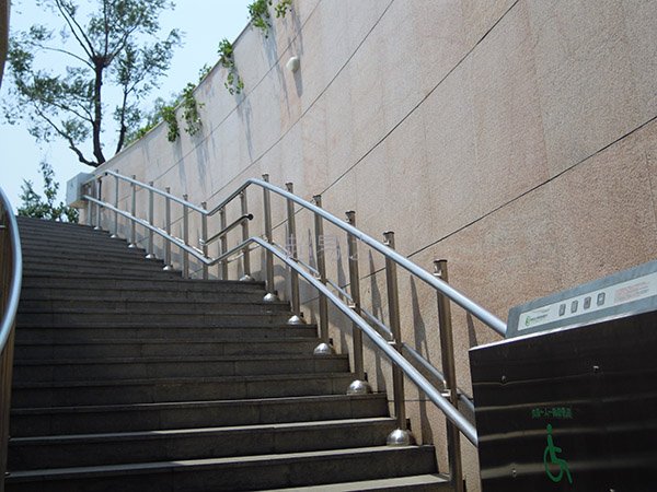 斜掛輪椅升降平臺(tái)